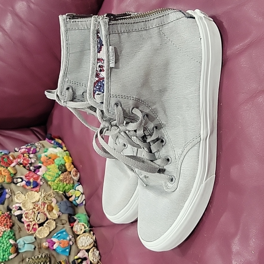 Like new Vans Women's Size 9 Gray